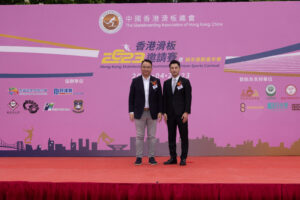 由左至右：北區鳳水分區委員會主席及北區足球會主席朱浩賢先生；中國香港滑板總會主席徐顥宸先生