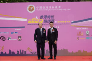 由左至右：中國香港體育協會暨奧林匹克委員會名譽副會長及東京 2020 奧運會中國香港代表團團長貝鈞奇先生；中國香港滑板總會主席徐顥宸先生